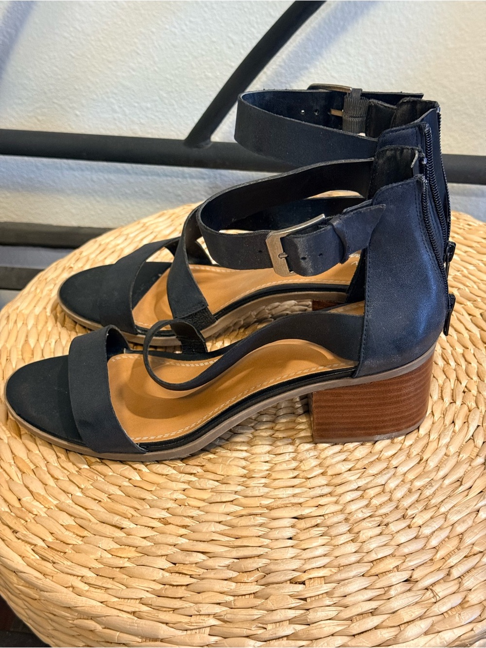 Crown Vintage Daulla Black Leather Block Heel Sandals Women’s 9.5M